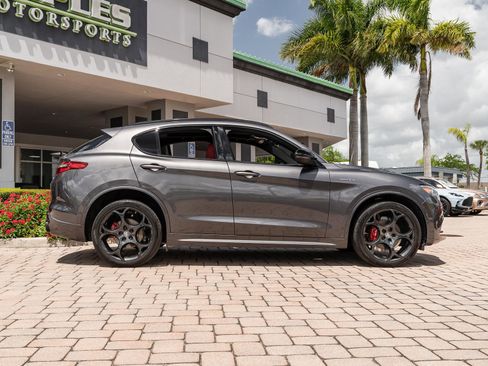 Used 2023 Alfa Romeo Stelvio Veloce image 12