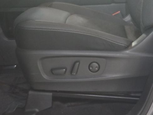Used 2025 Nissan Pathfinder SV FWD image 28