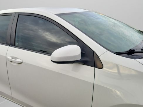 Used 2018 Toyota Corolla LE FWD image 17