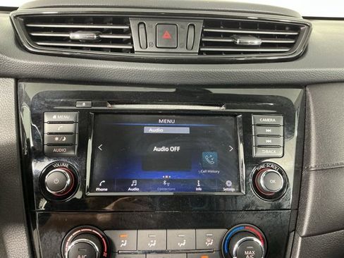 Used 2020 Nissan Rogue S image 22