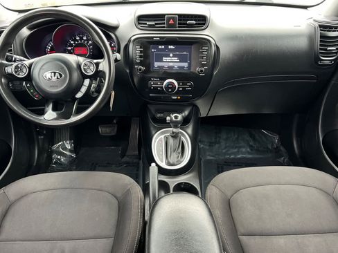 Used 2019 Kia Soul w/ Convenience Package image 3
