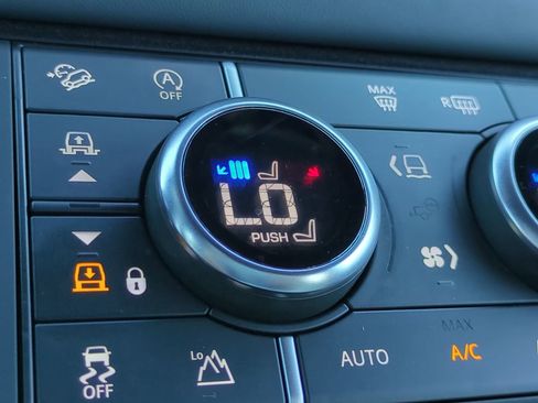 Used 2023 Land Rover Defender 110 X-Dynamic SE image 23