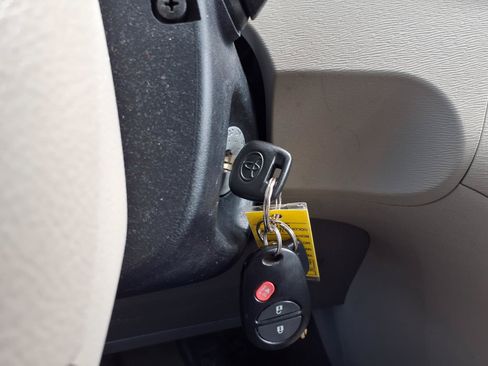 Used 2012 Toyota Sienna FWD image 10
