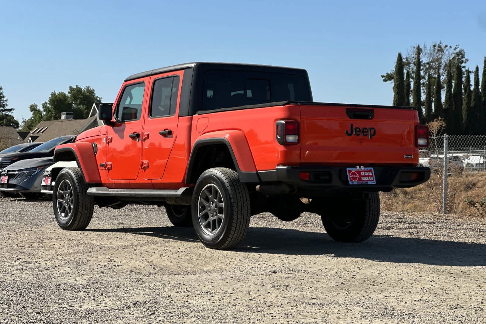 Used 2020 Jeep Gladiator Overland AWD/4WD image 7