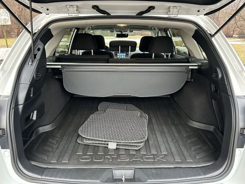 Used 2019 Subaru Outback 2.5i Premium image 27