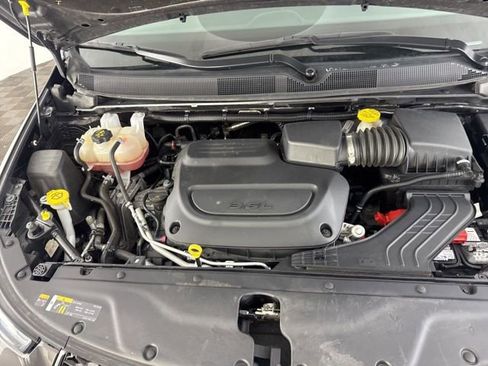 Used 2023 Chrysler Pacifica Touring-L image 36