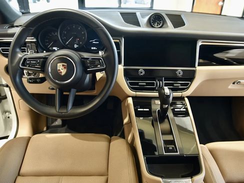 Used 2024 Porsche Macan AWD/4WD image 12