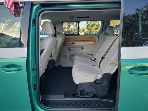 Used 2025 Volkswagen ID. Buzz 1st Edition image 7