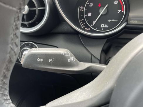 Used 2017 Alfa Romeo Giulia AWD image 37
