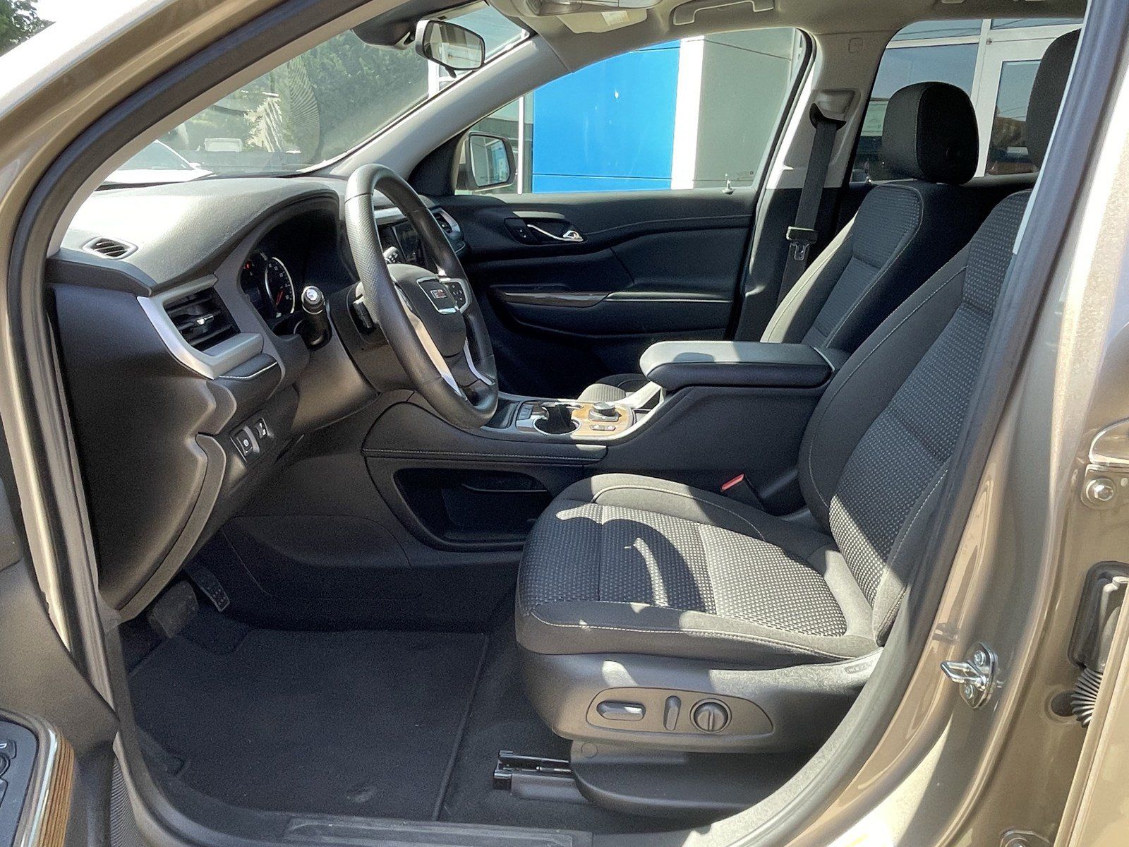 Used 2023 GMC Acadia SLE w/ Driver Convenience Package AWD/4WD image 11