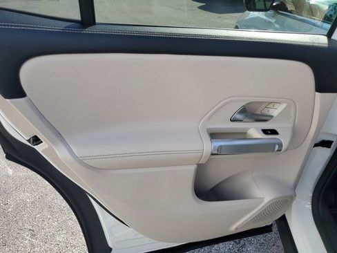 Used 2023 Mercedes-Benz GLB 250 w/ Premium Package image 20