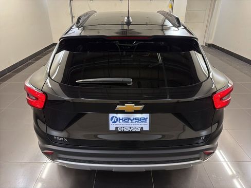 Used 2025 Chevrolet Trax LT w/ Driver Confidence Package FWD image 5