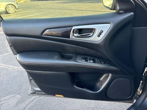 Used 2019 Nissan Pathfinder SL image 23