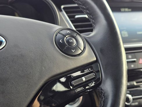 Used 2017 Kia K900 Luxury image 35