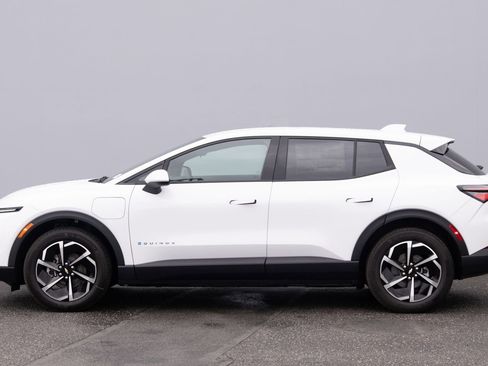 New 2026 Chevrolet Equinox EV LT image 24