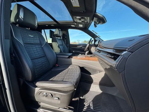 Certified 2024 Cadillac Escalade Sport Platinum w/ LPO, Floor Liner Package image 32