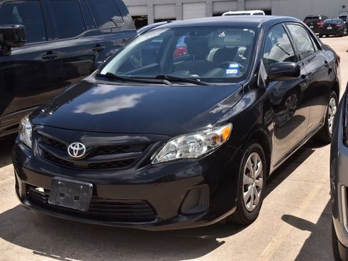 Used 2012 Toyota Corolla L FWD image 2