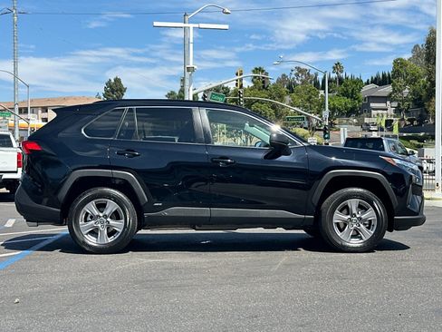 Used 2025 Toyota RAV4 LE AWD/4WD image 6