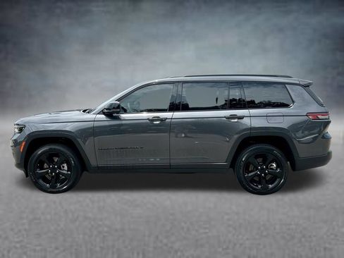 Used 2025 Jeep Grand Cherokee L Altitude RWD image 9