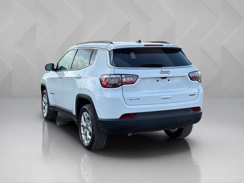 Used 2025 Jeep Compass Latitude AWD/4WD image 7