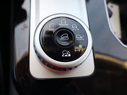 Used 2025 Mitsubishi Outlander SE image 26