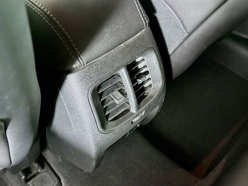 Used 2021 Jeep Cherokee Latitude Lux w/ Comfort/Convenience Group image 31