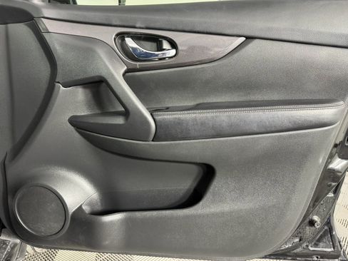 Used 2018 Nissan Rogue SV image 40