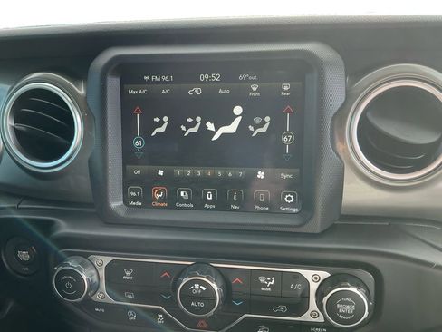 Used 2023 Jeep Wrangler Sahara image 18