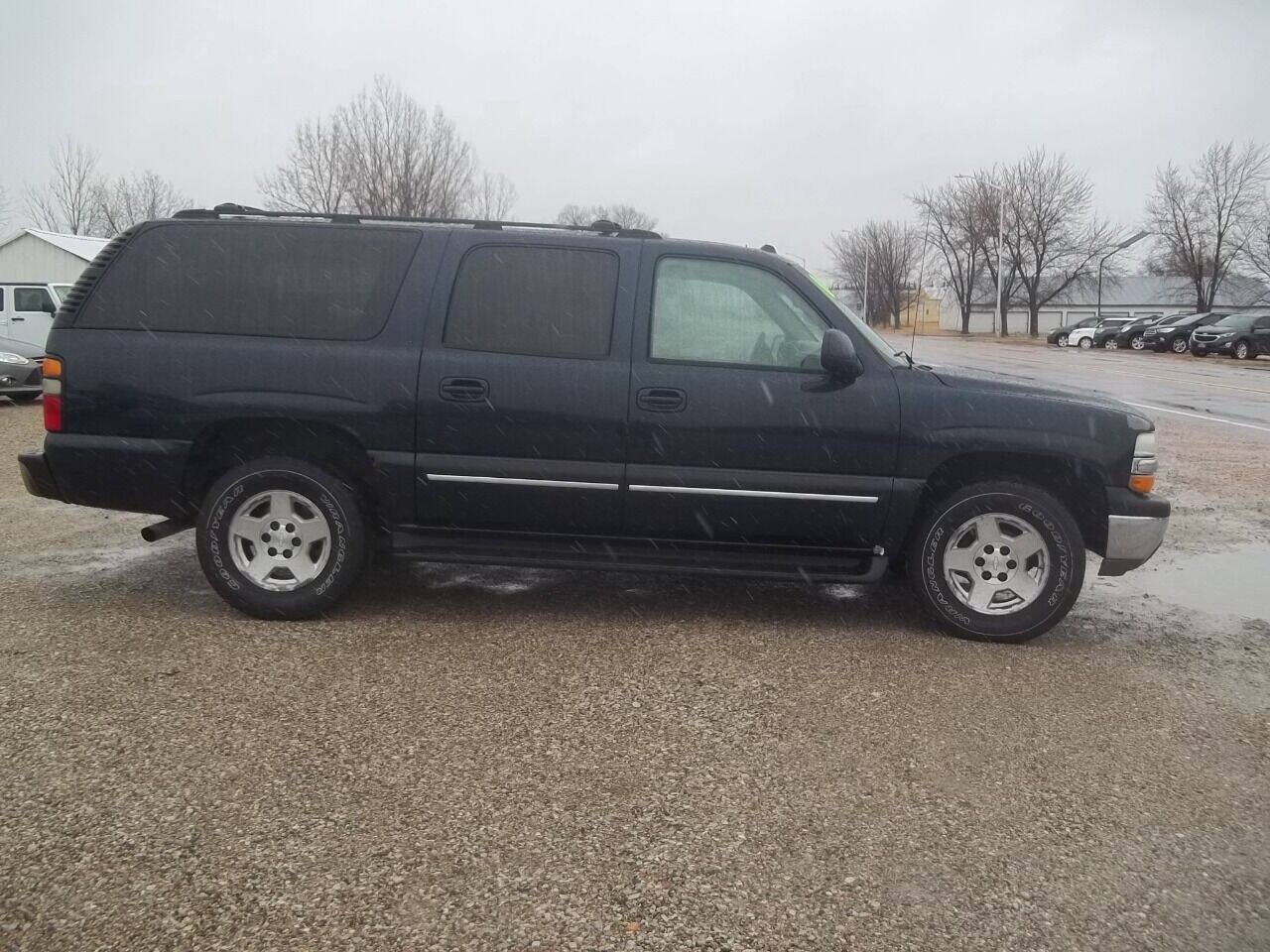 Used 2004 Chevrolet Suburban LT w/ Preferred Equipment Group AWD/4WD image 3