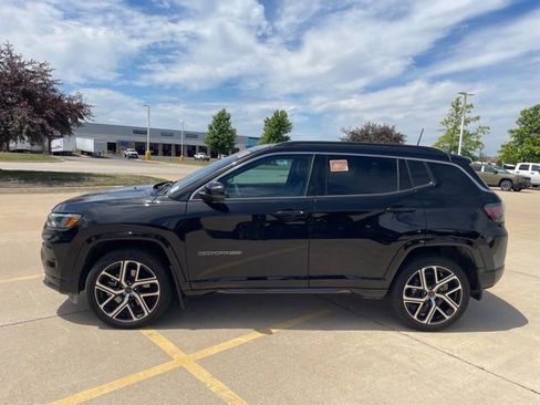 Used 2025 Jeep Compass Limited w/ Elite Group AWD/4WD image 5