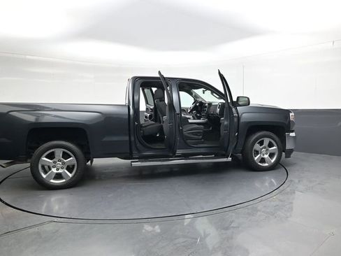 Used 2018 Chevrolet Silverado 1500 LT w/ All Star Edition image 38