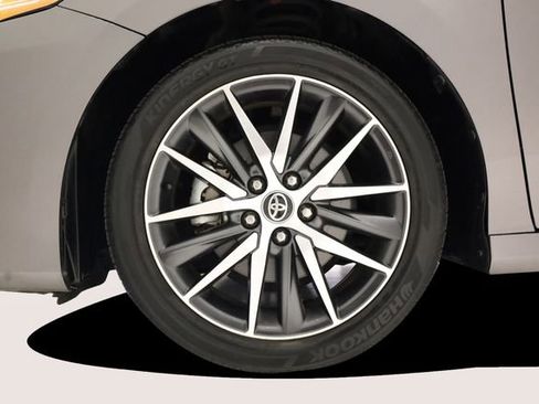 Used 2022 Toyota Camry XLE AWD/4WD image 8