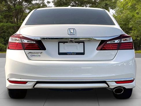 Used 2016 Honda Accord EX image 4