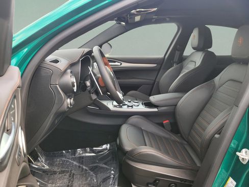 New 2025 Alfa Romeo Stelvio Sprint image 44