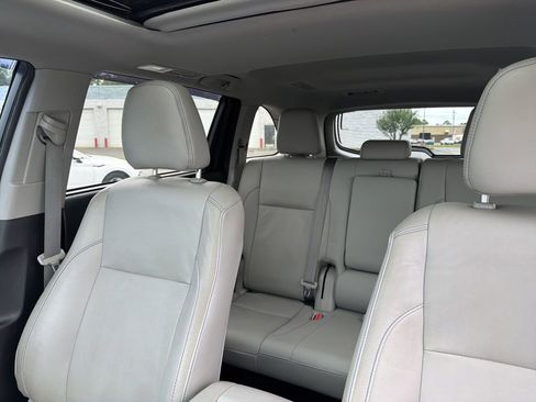 Used 2017 Toyota Highlander XLE AWD/4WD image 33