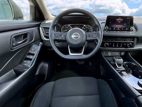 Used 2024 Nissan Rogue S image 10