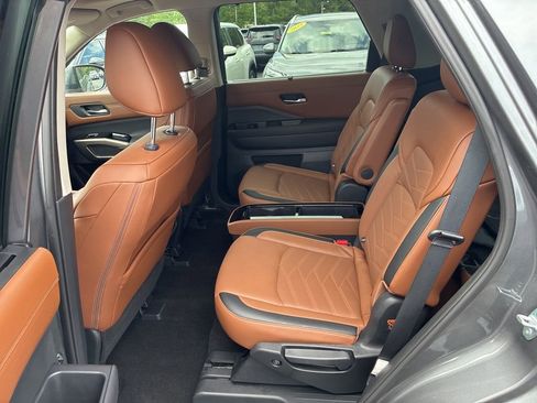 Used 2023 Nissan Pathfinder Platinum AWD/4WD image 30