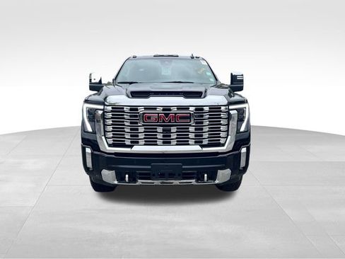 Used 2025 GMC Sierra 2500 Denali w/ Technology Package AWD/4WD image 2
