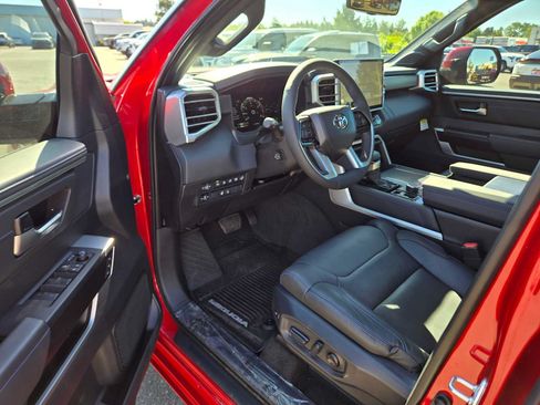 Used 2025 Toyota Sequoia Platinum AWD/4WD image 23