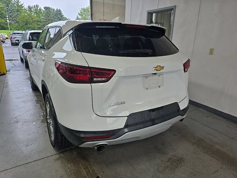 Used 2025 Chevrolet Blazer LT FWD image 3