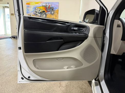 Used 2019 Dodge Grand Caravan SXT FWD image 36