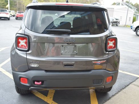 Used 2018 Jeep Renegade Trailhawk w/ Cold Weather Group II image 8