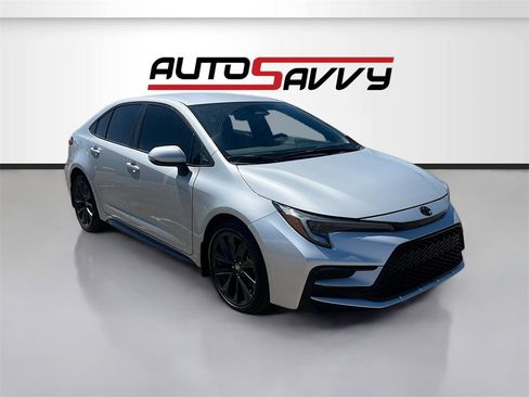 Used 2024 Toyota Corolla SE image 1