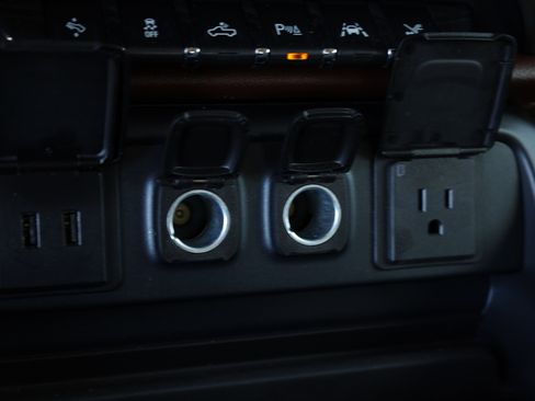 Used 2017 Chevrolet Silverado 1500 High Country image 13