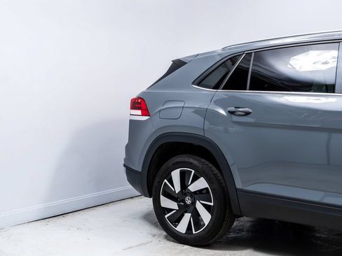 Used 2025 Volkswagen Atlas Cross Sport SE AWD/4WD image 11