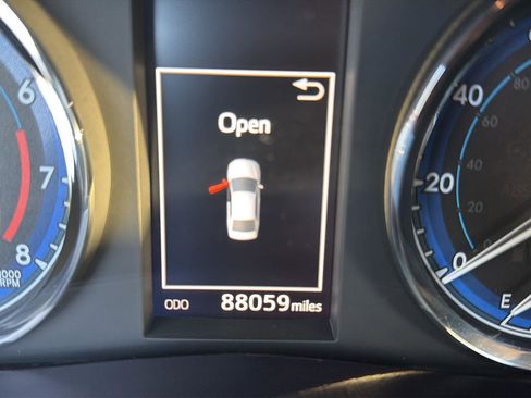 Used 2018 Toyota Corolla SE w/ Carpet Mat Package (TMS) image 5