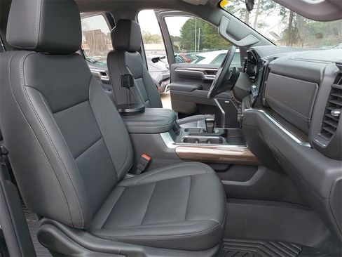 Used 2024 Chevrolet Silverado 1500 LT Trail Boss w/ Convenience Package II image 10