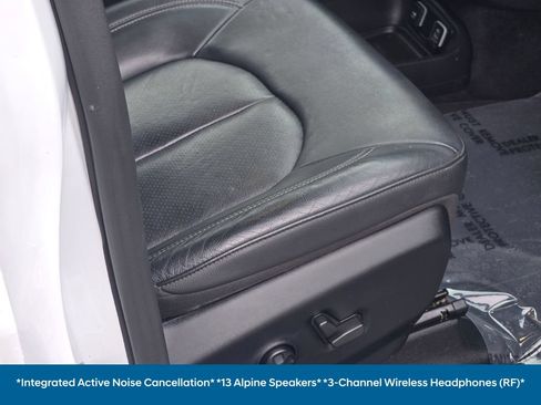 Used 2021 Chrysler Pacifica Touring-L w/ Uconnect Theater Family Group FWD image 13