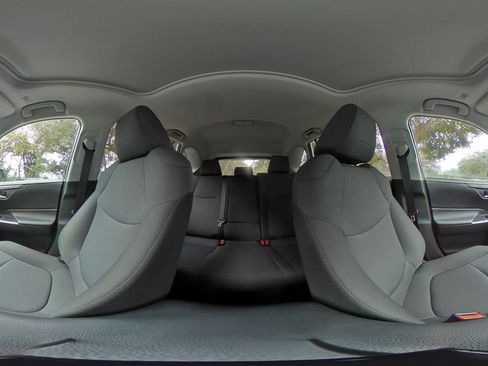 Used 2025 Toyota RAV4 XLE image 36