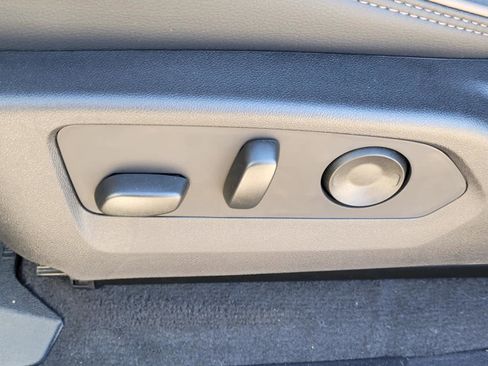 New 2026 GMC Canyon Denali w/ LPO, Denali Black Edition image 9